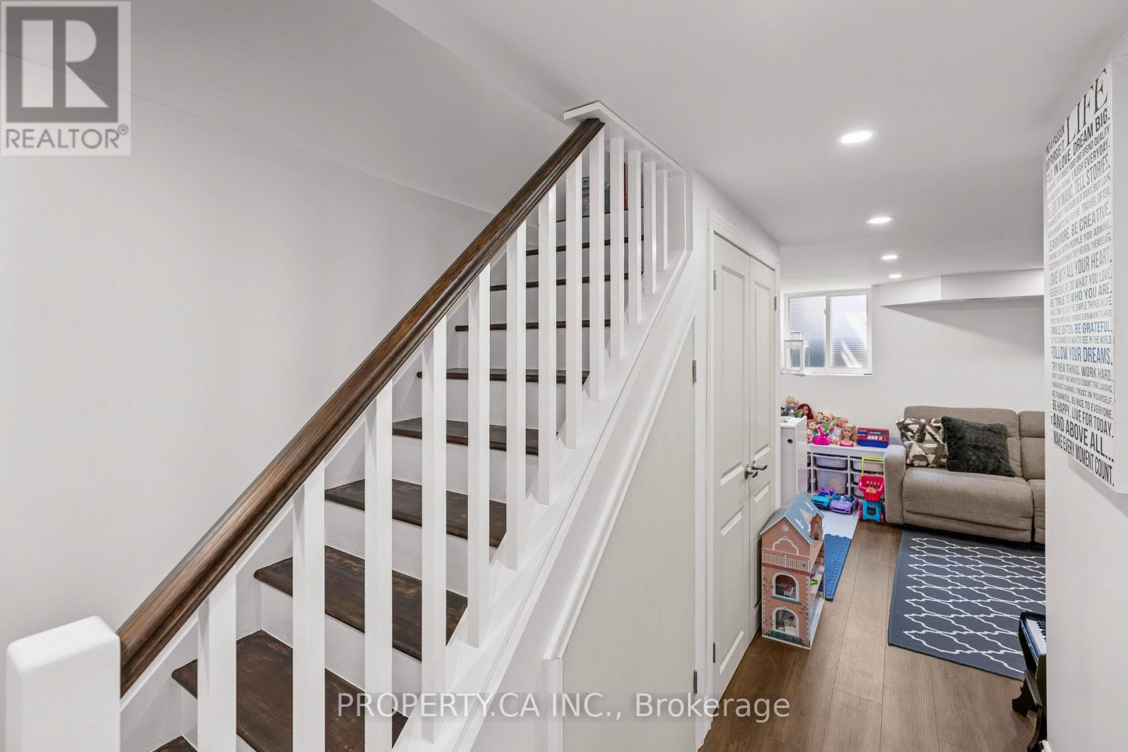 72 Martha Street, Hamilton, Ontario  L8H 2B7 - Photo 28 - X12112657