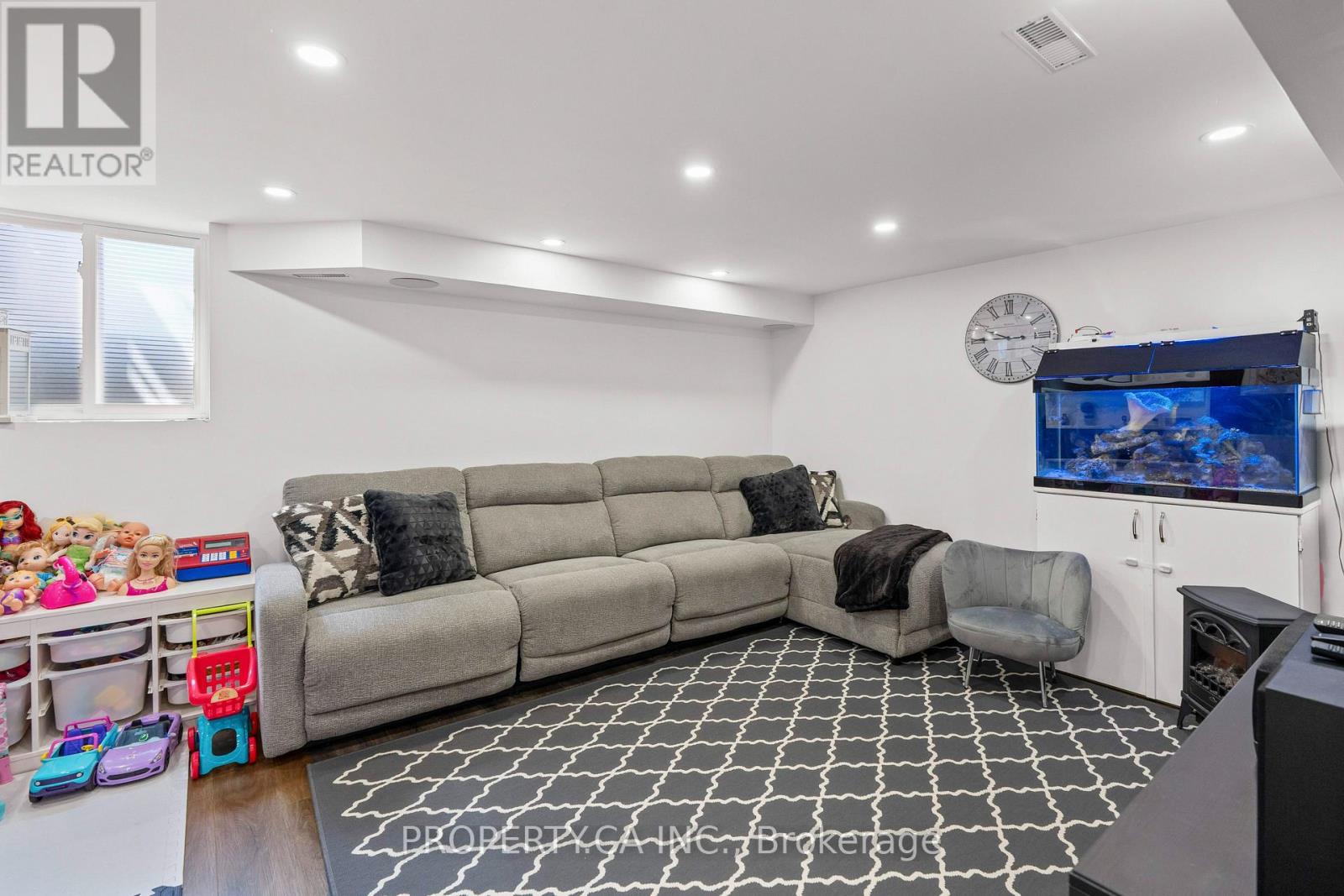 72 Martha Street, Hamilton, Ontario  L8H 2B7 - Photo 30 - X12112657