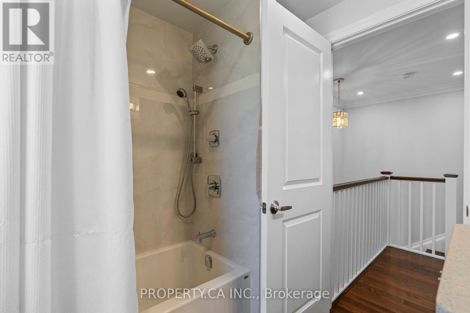 72 Martha Street, Hamilton, Ontario  L8H 2B7 - Photo 25 - X12112657