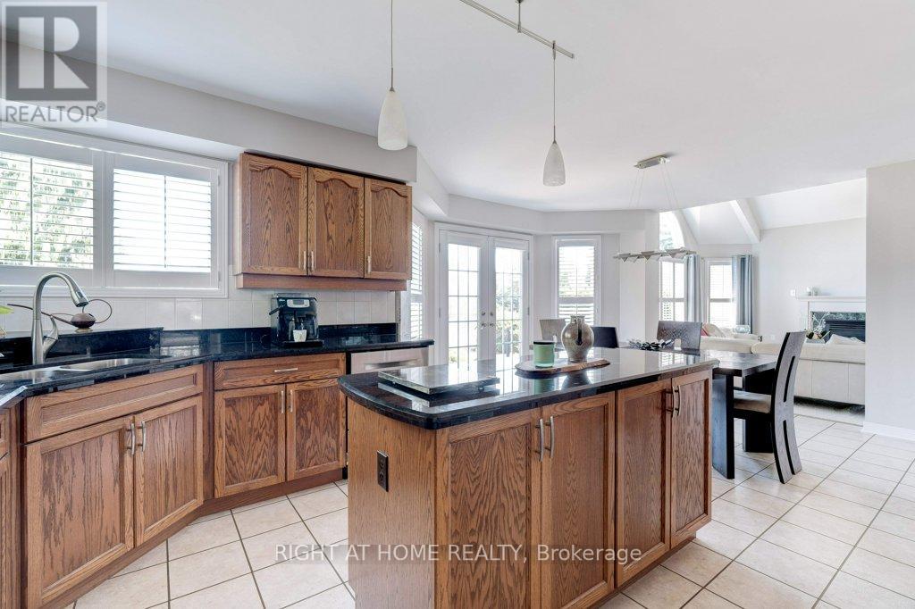 2109 Berwick Drive, Burlington, Ontario  L7M 4B3 - Photo 17 - W12038096