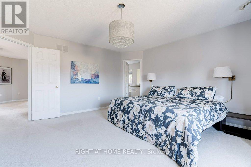 2109 Berwick Drive, Burlington, Ontario  L7M 4B3 - Photo 29 - W12038096