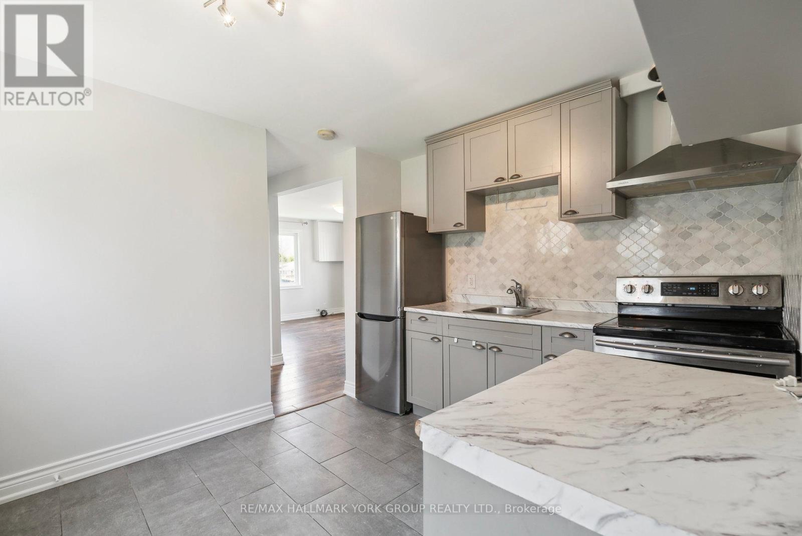 (Main) - 351 Winnifred Drive, Georgina, Ontario  L4P 3B6 - Photo 10 - N12129632