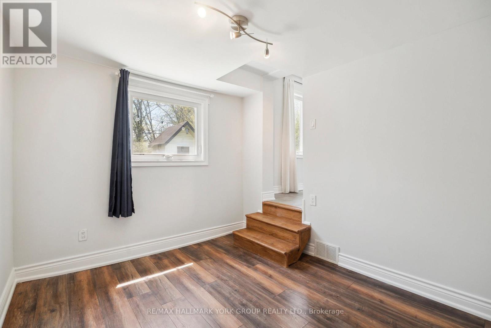 (Main) - 351 Winnifred Drive, Georgina, Ontario  L4P 3B6 - Photo 17 - N12129632