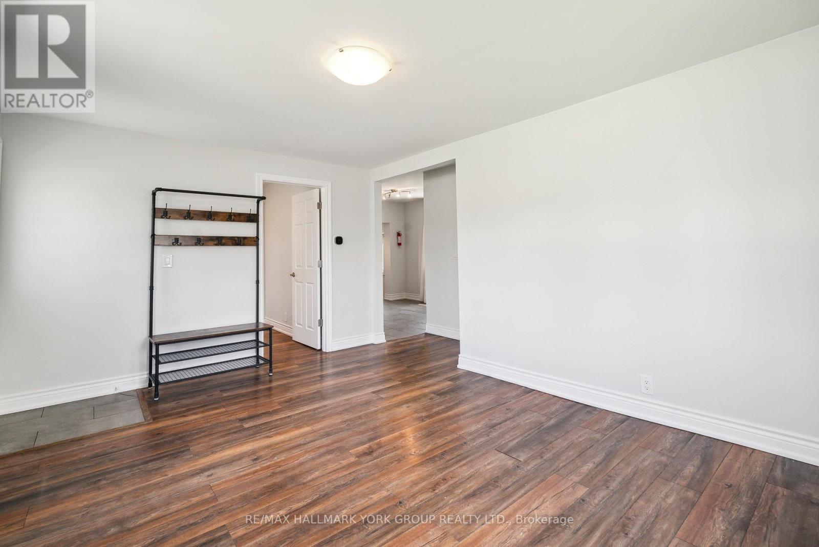 (Main) - 351 Winnifred Drive, Georgina, Ontario  L4P 3B6 - Photo 6 - N12129632