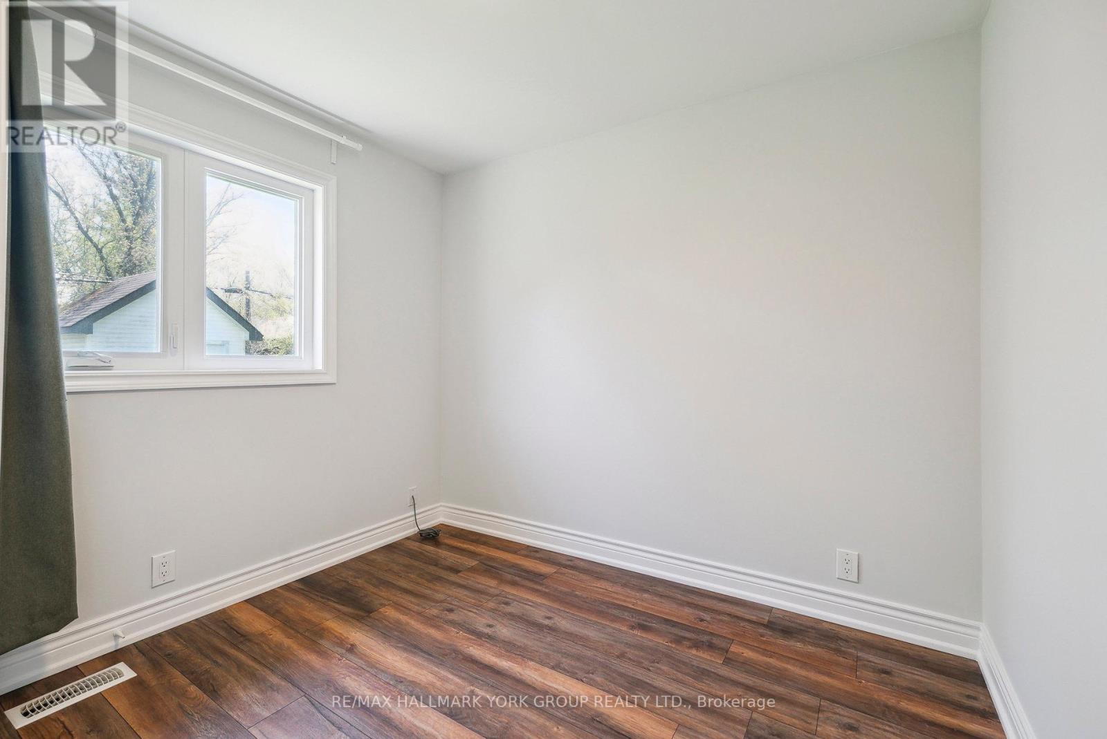 (Main) - 351 Winnifred Drive, Georgina, Ontario  L4P 3B6 - Photo 14 - N12129632