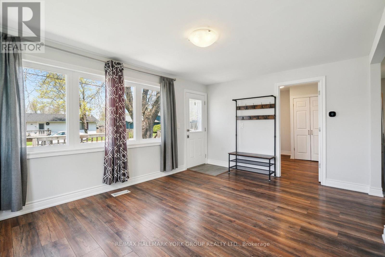 (Main) - 351 Winnifred Drive, Georgina, Ontario  L4P 3B6 - Photo 7 - N12129632