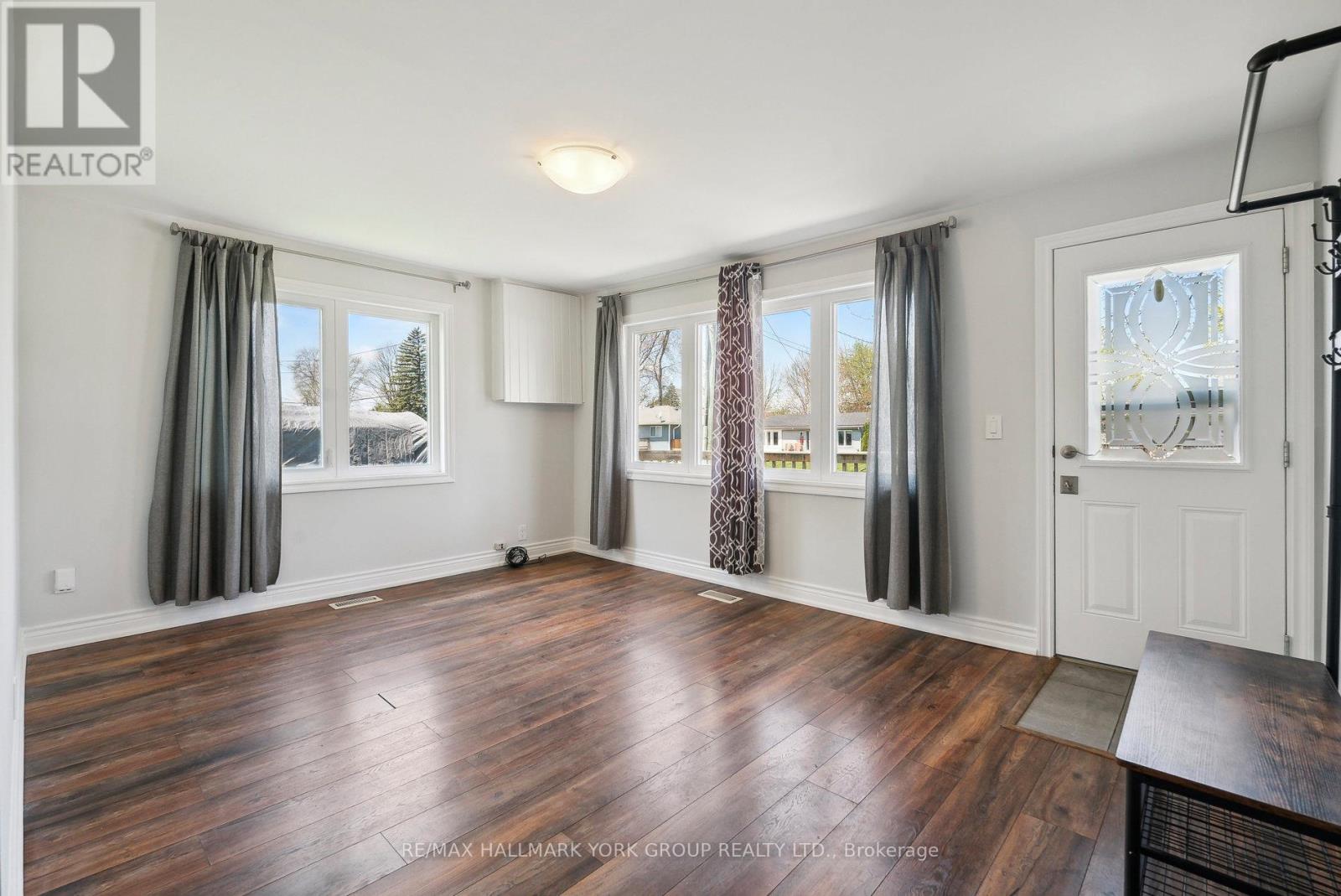 (Main) - 351 Winnifred Drive, Georgina, Ontario  L4P 3B6 - Photo 8 - N12129632