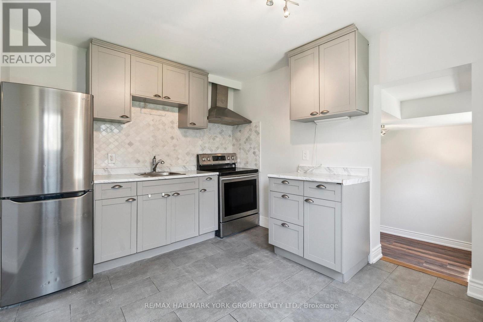(Main) - 351 Winnifred Drive, Georgina, Ontario  L4P 3B6 - Photo 9 - N12129632