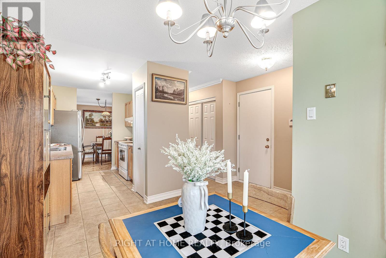 Property at 1179 WHITEROCK STREET image 4