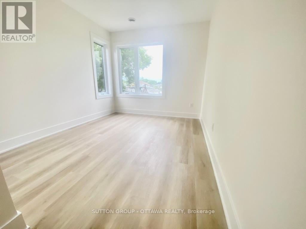 152b Columbus Avenue, Ottawa, Ontario  K1K 1R1 - Photo 12 - X12133473