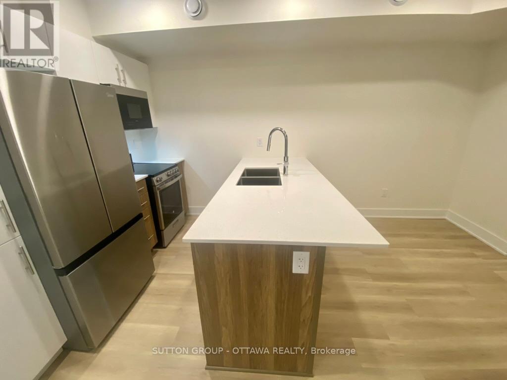 152e Columbus Avenue, Ottawa, Ontario  K1K 1R1 - Photo 4 - X12133480
