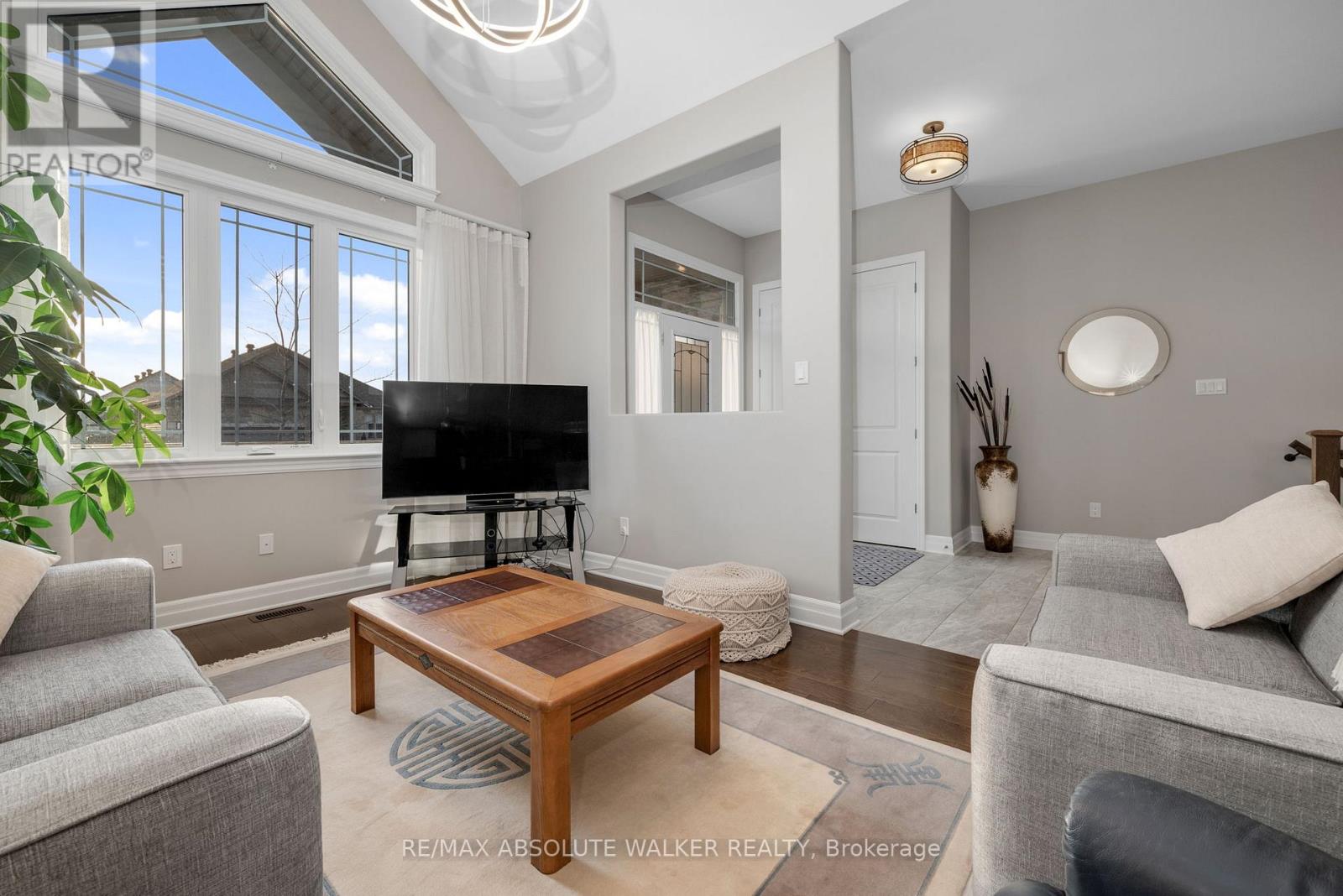 680 Cobalt Street, Clarence-Rockland, Ontario  K4K 0L8 - Photo 8 - X12133566