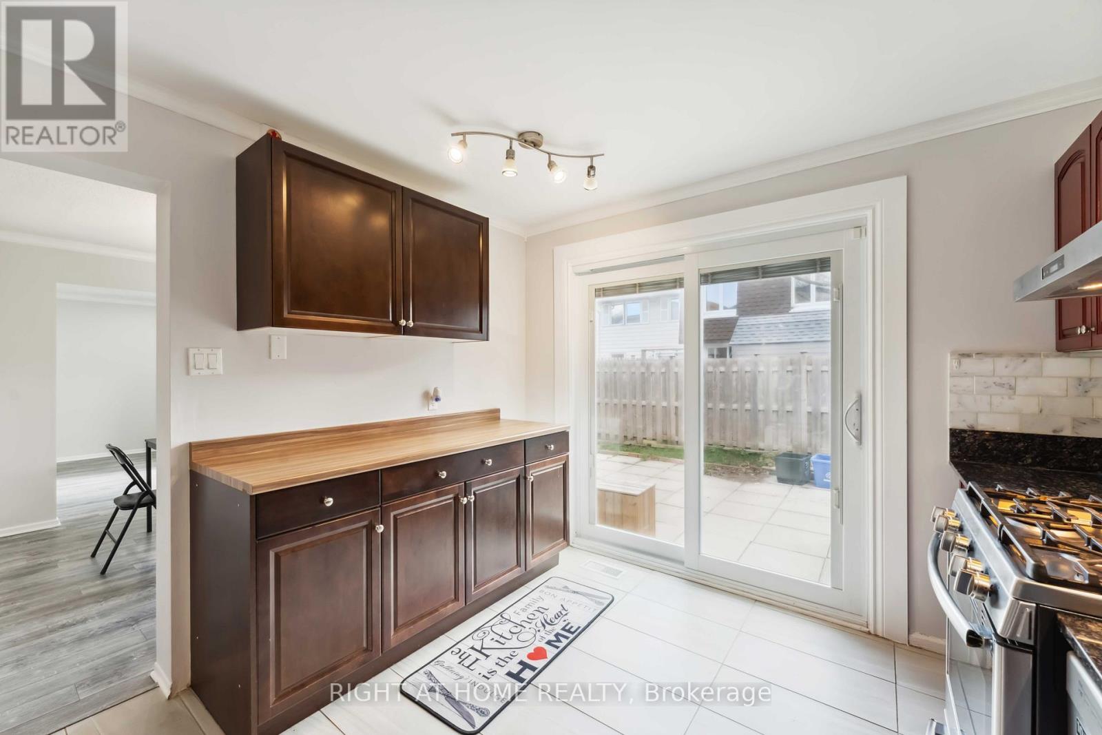 31 - 2057 Jasmine Crescent, Ottawa, Ontario  K1J 7W2 - Photo 12 - X12133616