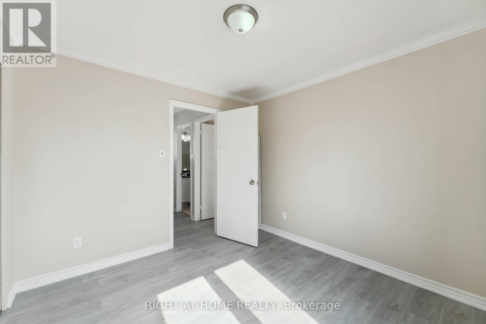 31 - 2057 Jasmine Crescent, Ottawa, Ontario  K1J 7W2 - Photo 24 - X12133616