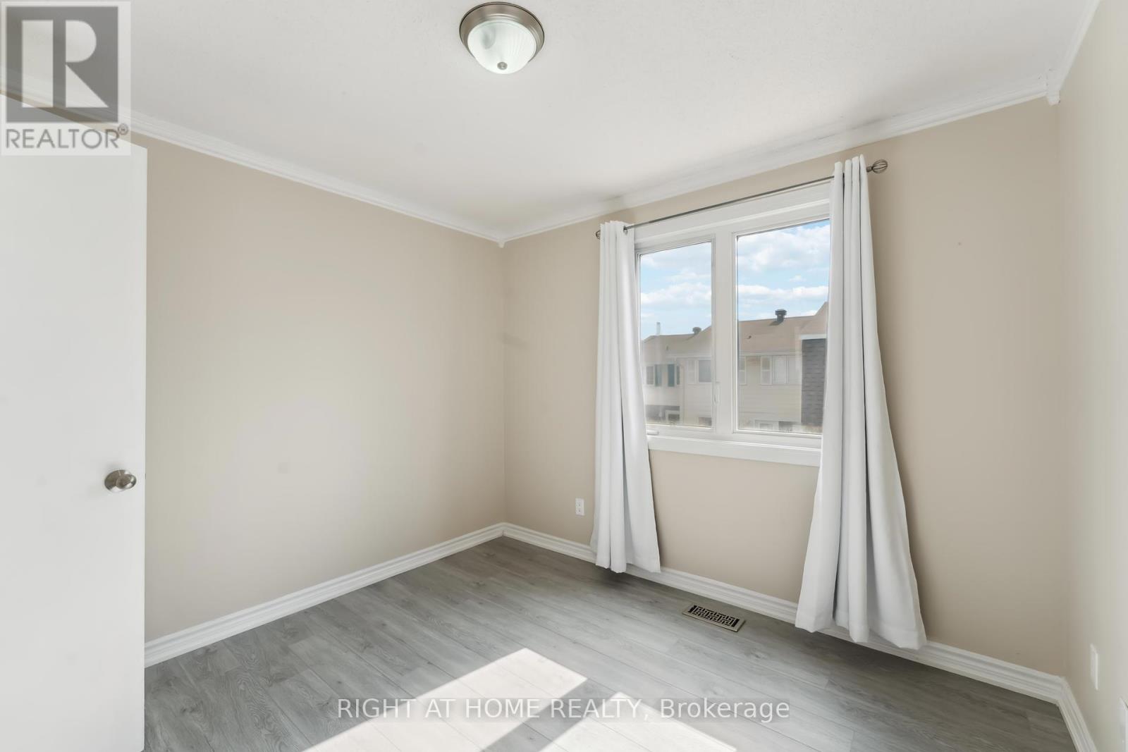 31 - 2057 Jasmine Crescent, Ottawa, Ontario  K1J 7W2 - Photo 25 - X12133616
