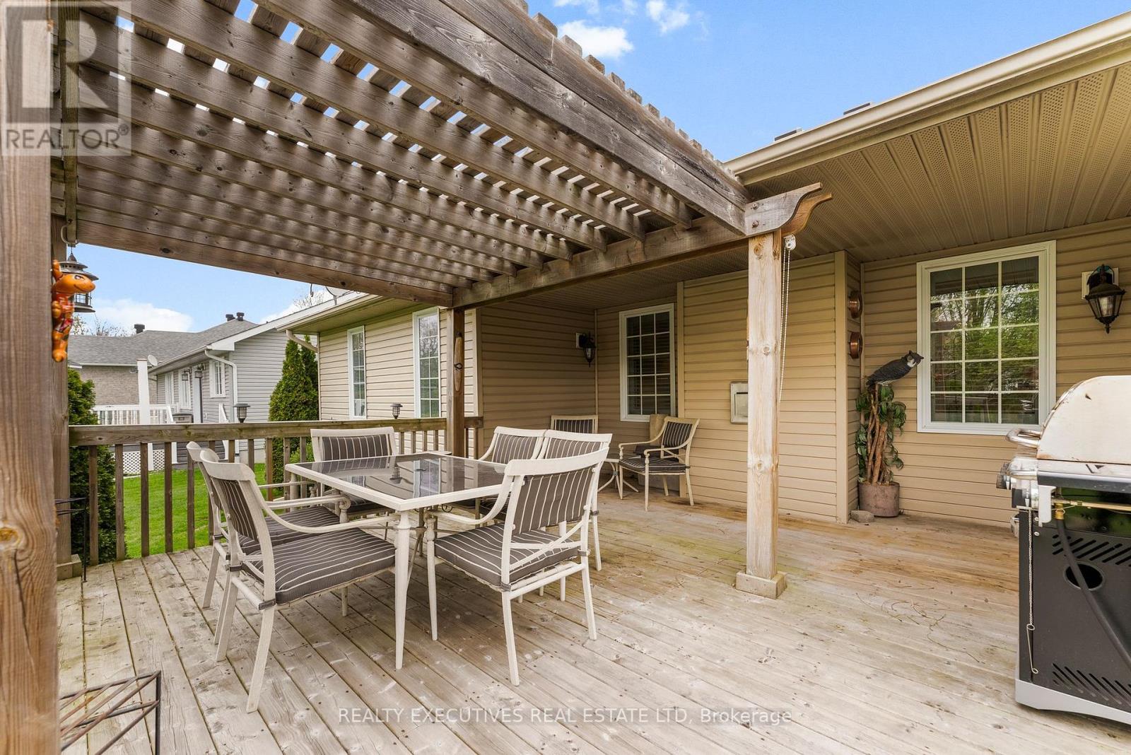 6 Christie Lane, North Dundas, Ontario  K0C 2K0 - Photo 8 - X12133633