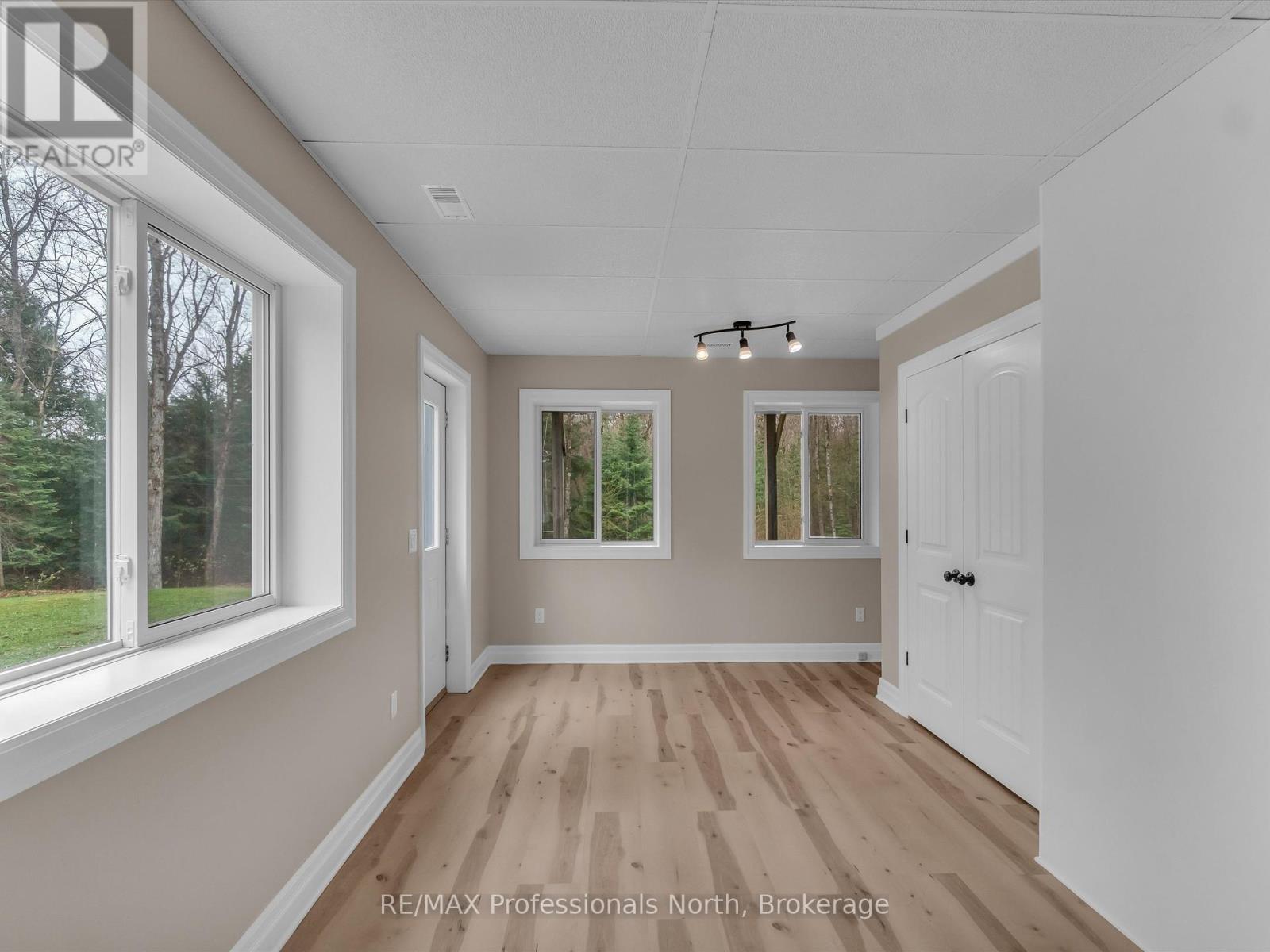 93 Mainhood's Road, Huntsville (Stephenson), Ontario  P0B 1M0 - Photo 27 - X12133647
