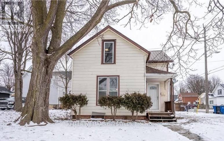 Upper - 83 Adelaide Street S, Chatham-Kent, Ontario  N7M 4R3 - Photo 2 - X12133432