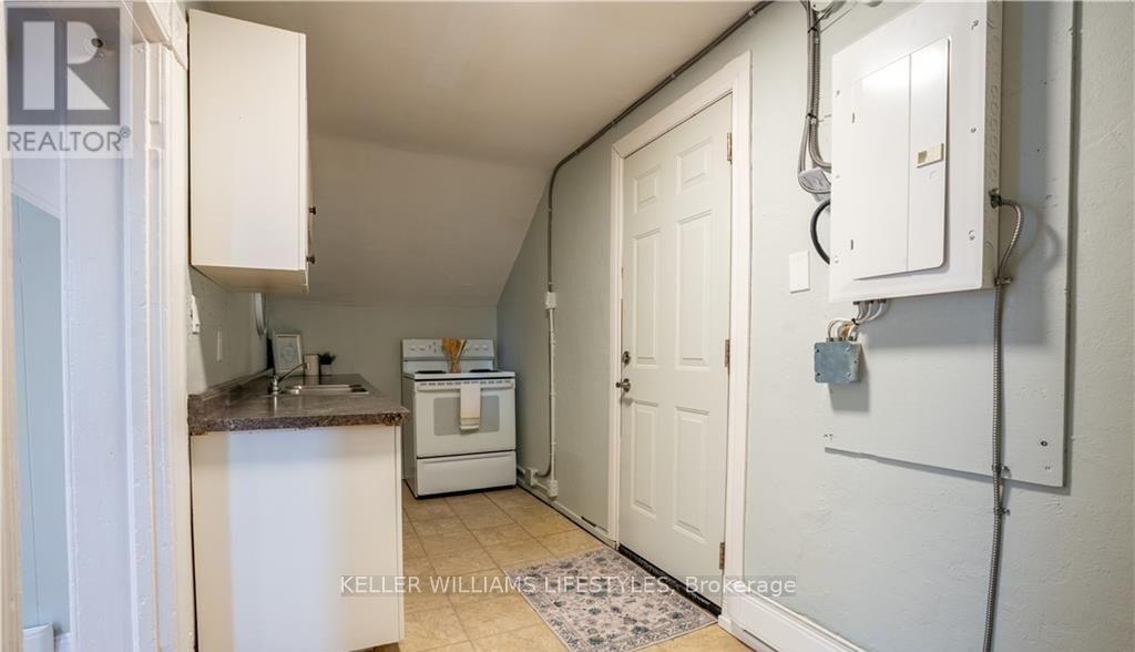 Upper - 83 Adelaide Street S, Chatham-Kent, Ontario  N7M 4R3 - Photo 8 - X12133432