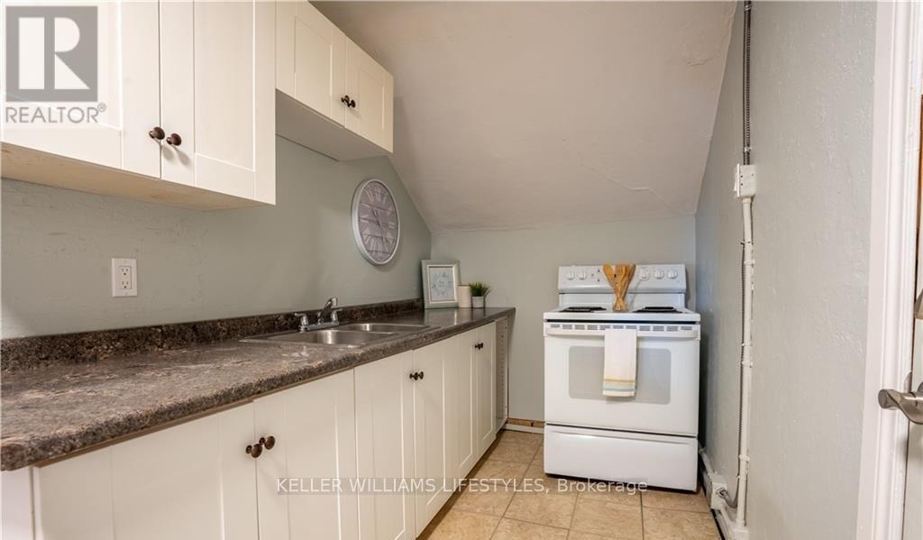 Upper - 83 Adelaide Street S, Chatham-Kent, Ontario  N7M 4R3 - Photo 9 - X12133432