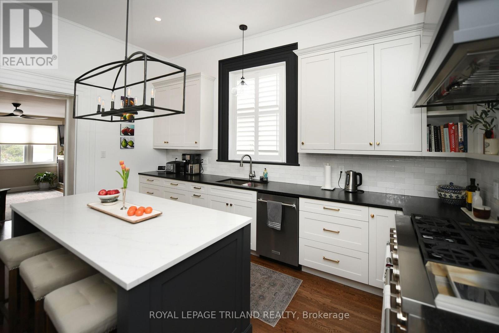 Photo 11 of 44 for 2770 Sheffield Place