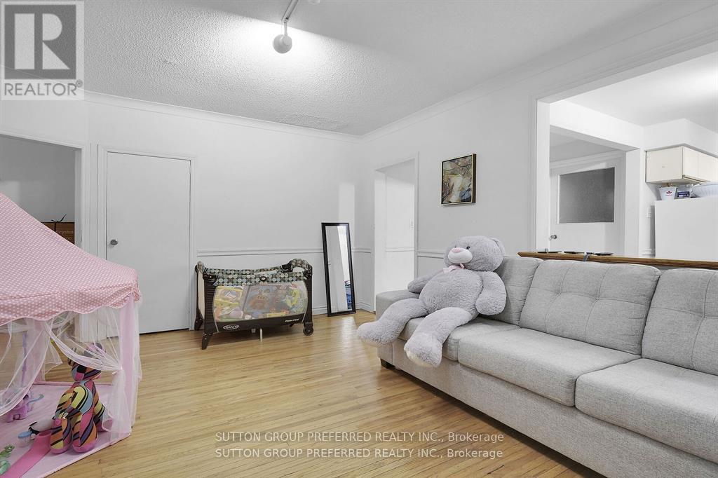 681 Colborne Street, London East, Ontario  N6A 3Z4 - Photo 3 - X12133443