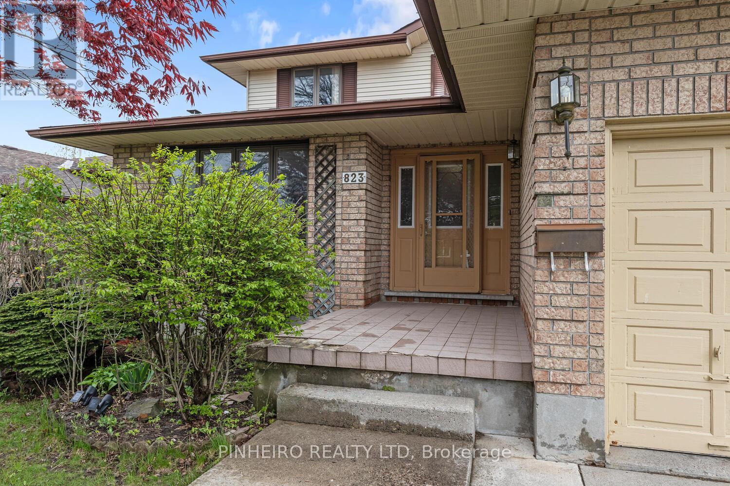 823 Classic Drive, London East, Ontario  N5W 5T4 - Photo 2 - X12133587