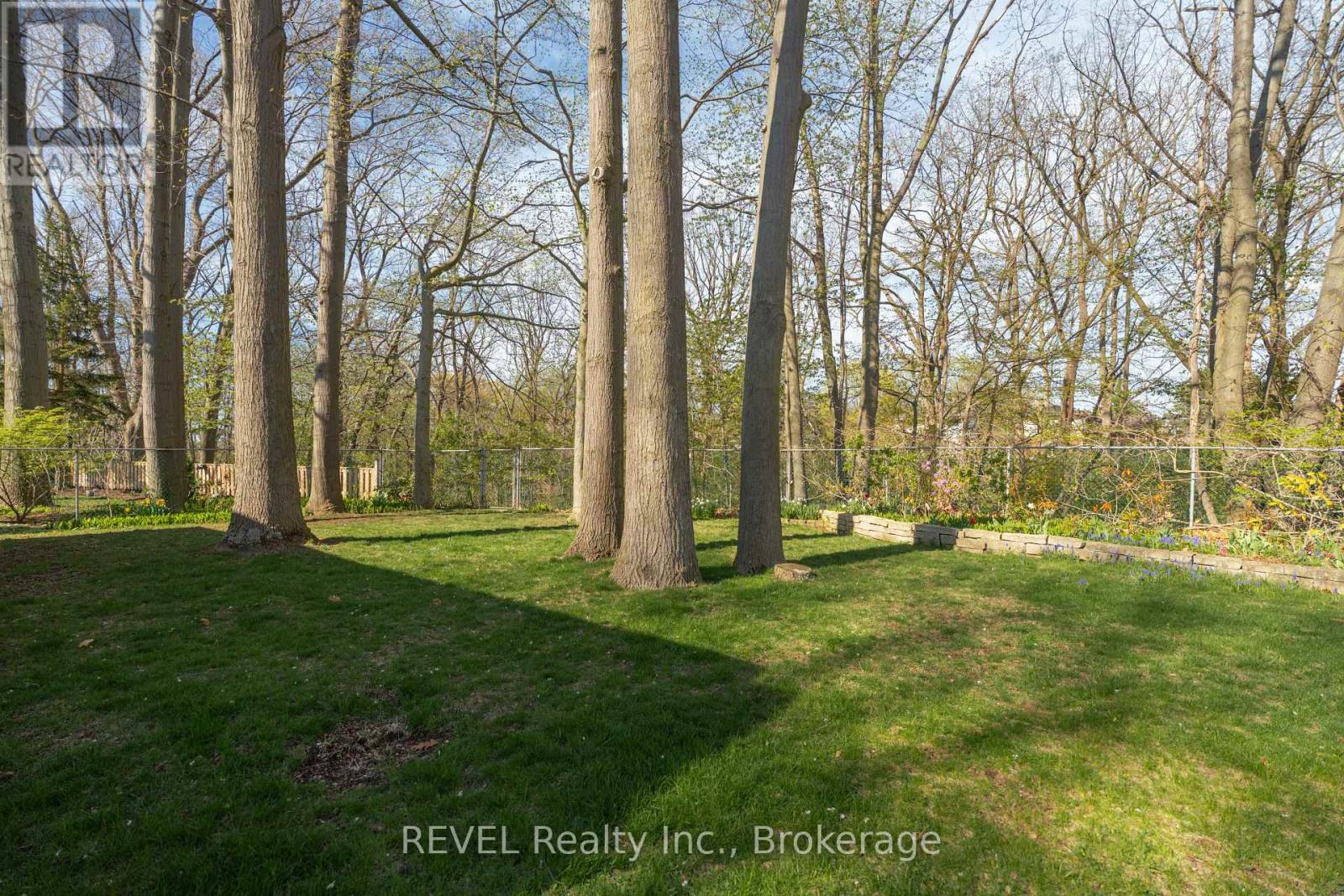 Property at 24 BUTLER CRESCENT N image 5