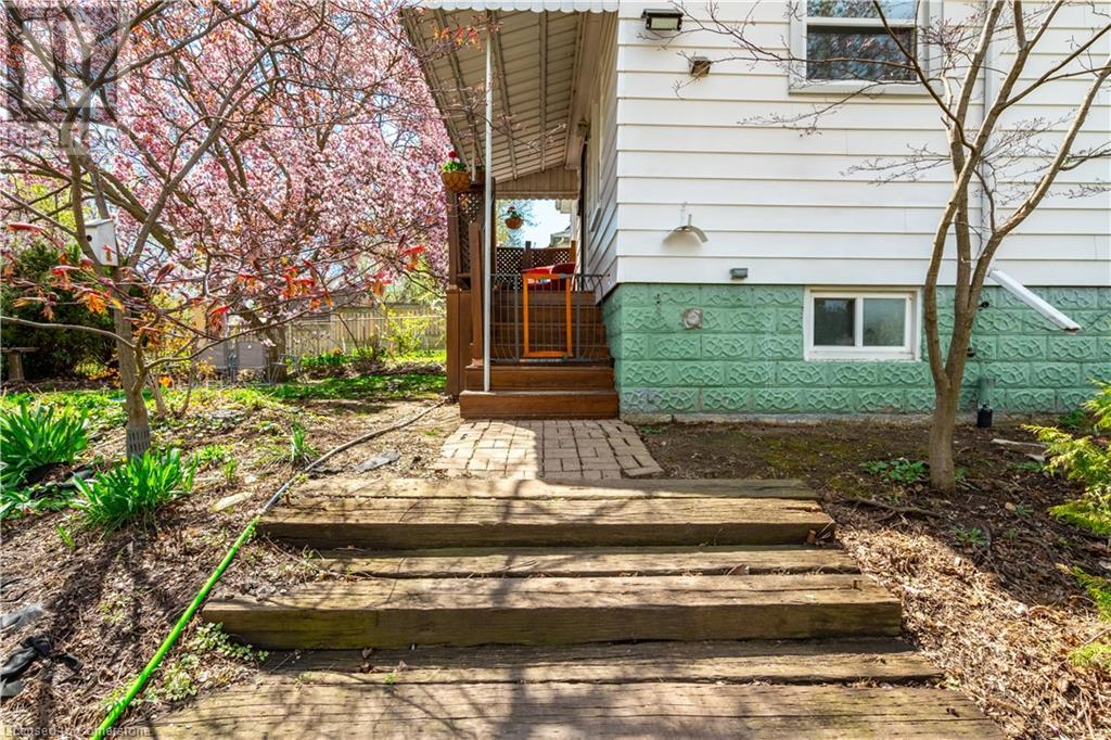 119 East 17th Street, Hamilton, Ontario  L9A 4M4 - Photo 28 - 40726095