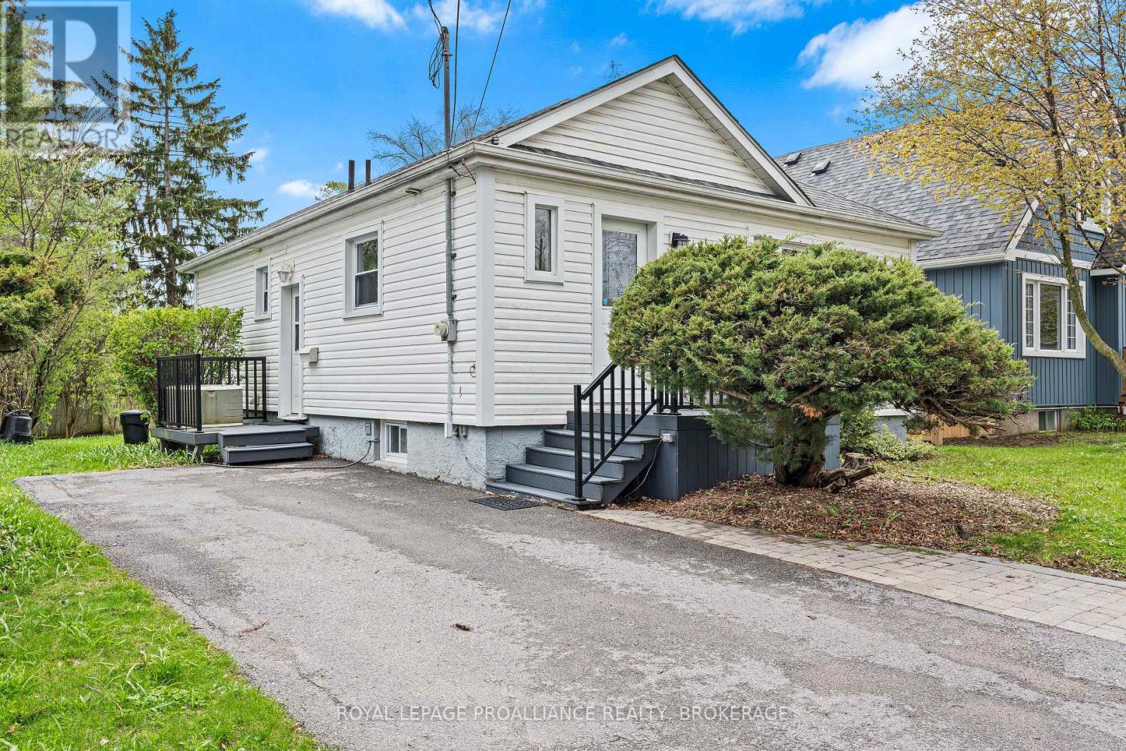 172 Carruthers Avenue, Kingston, Ontario  K7L 1M9 - Photo 1 - X12093290