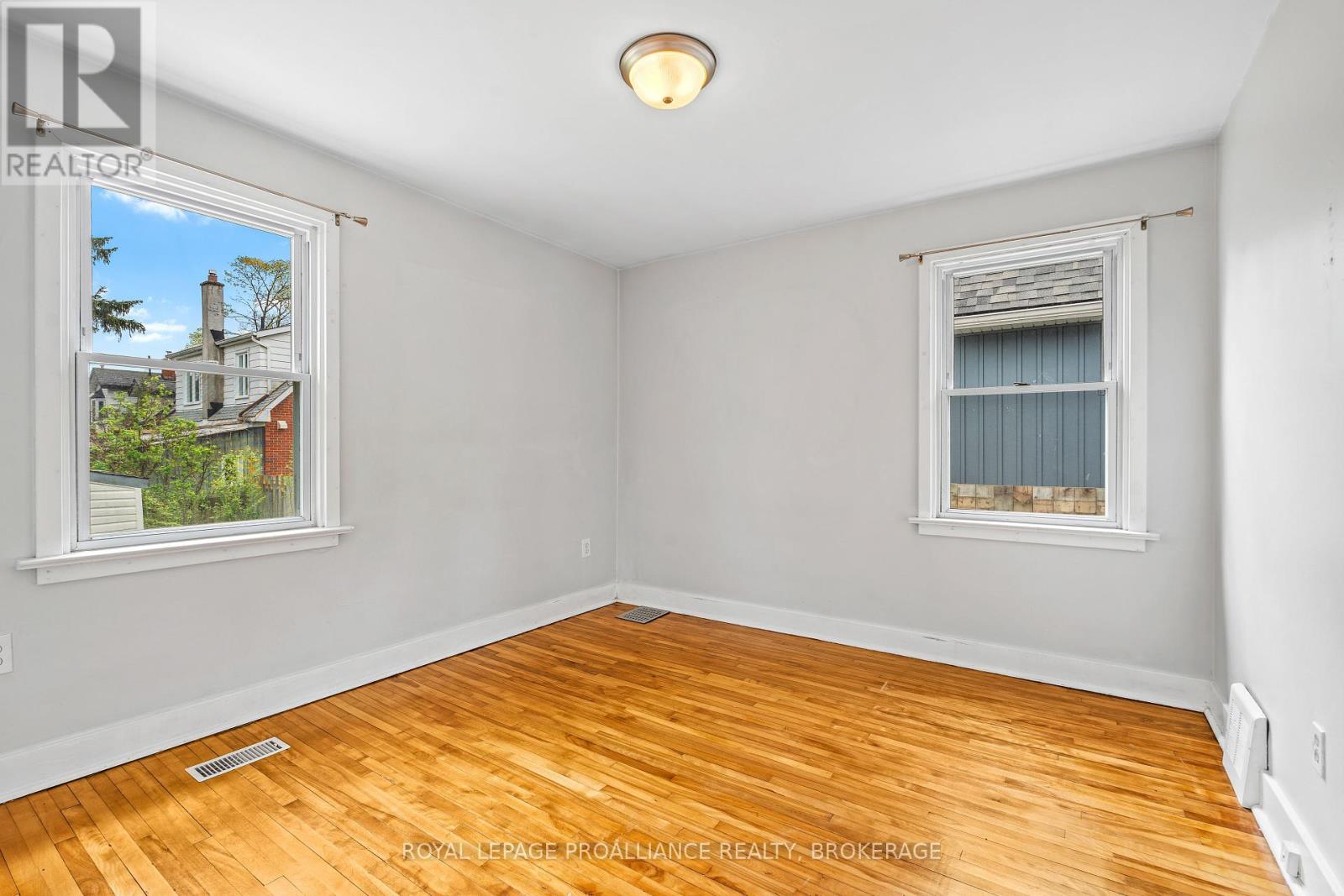 172 Carruthers Avenue, Kingston, Ontario  K7L 1M9 - Photo 18 - X12093290