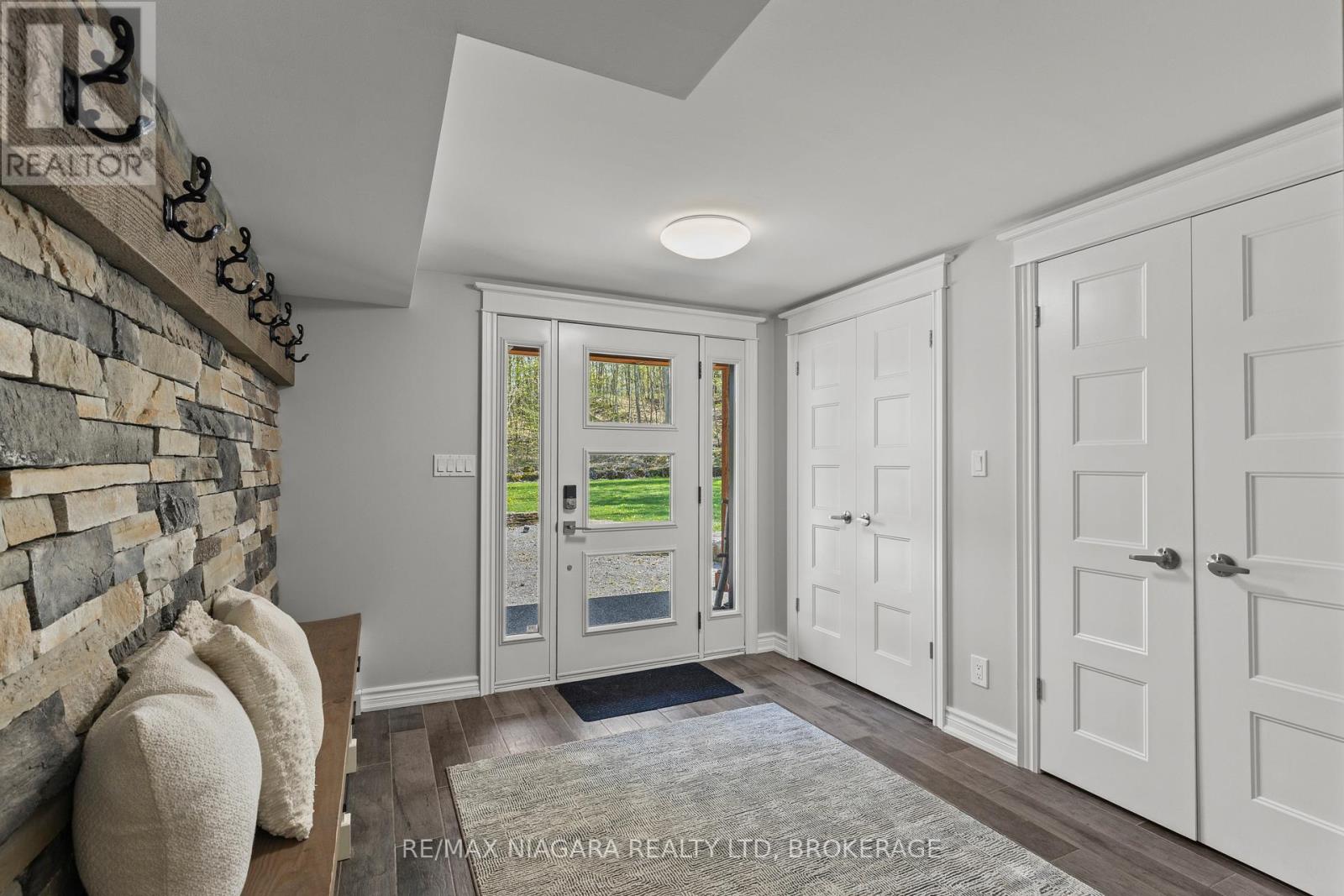 2130 Ellis Avenue, Lincoln (Lincoln-Jordan/vineland), Ontario  L2R 6P7 - Photo 8 - X12133510
