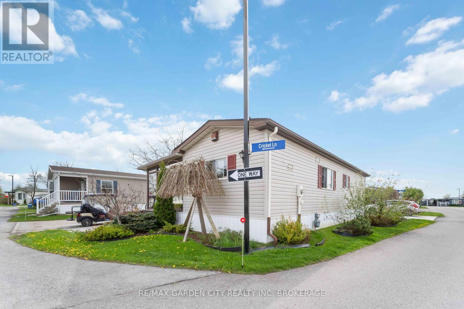 327 - 3033 Townline Road, Fort Erie (Black Creek), Ontario  L0S 1S1 - Photo 2 - X12133706