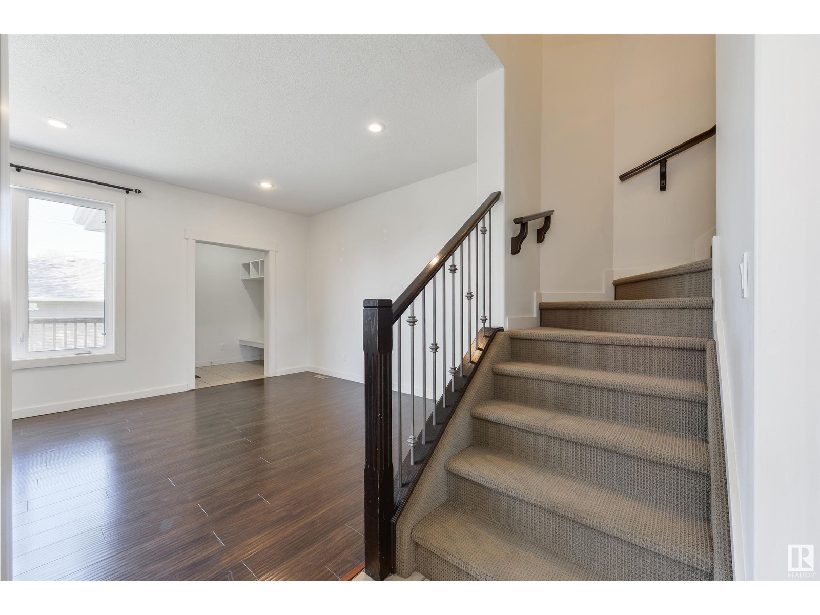 Property at 9212 154 ST NW image 2