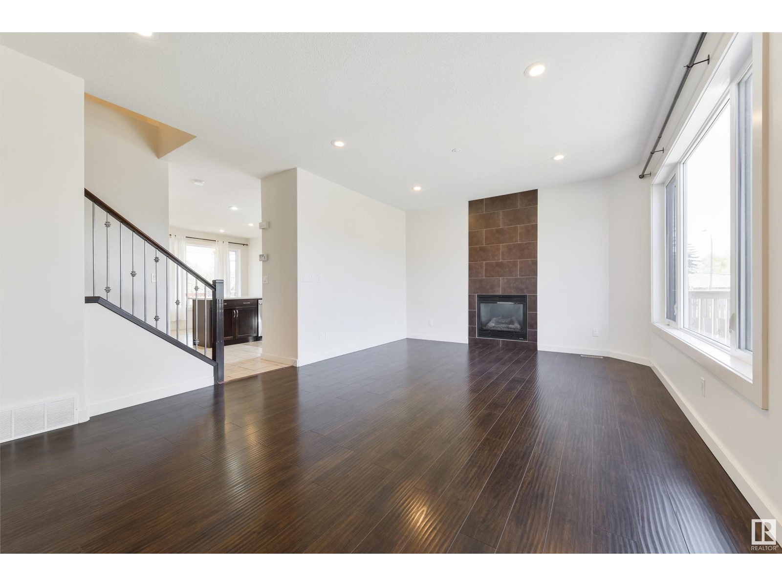 Property at 9212 154 ST NW image 4