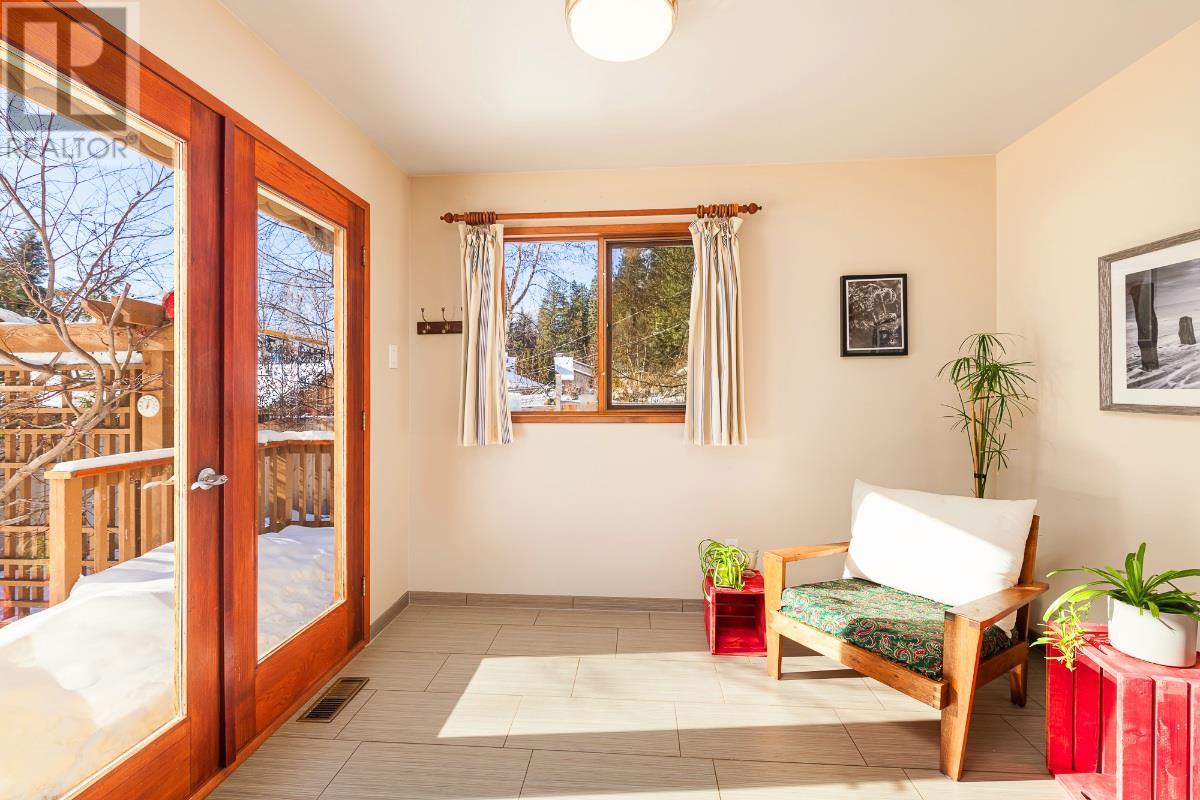 3946 Macgregor Road, Nelson, British Columbia  V1L 6M8 - Photo 11 - 10337364
