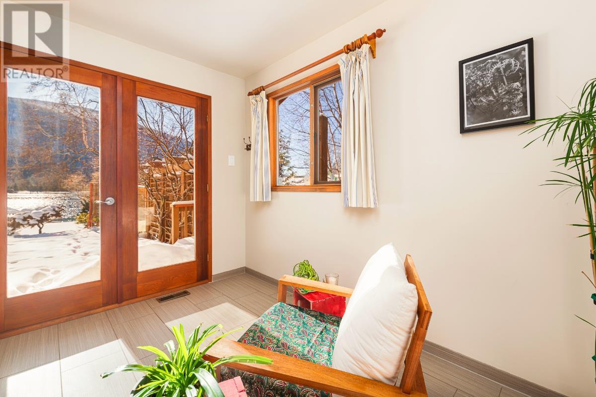3946 Macgregor Road, Nelson, British Columbia  V1L 6M8 - Photo 12 - 10337364