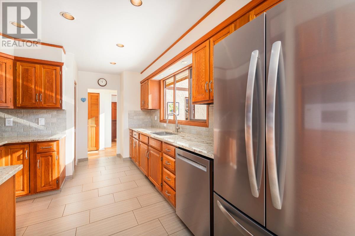 3946 Macgregor Road, Nelson, British Columbia  V1L 6M8 - Photo 9 - 10337364
