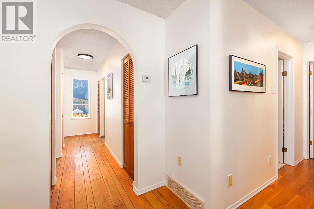 3946 Macgregor Road, Nelson, British Columbia  V1L 6M8 - Photo 8 - 10337364