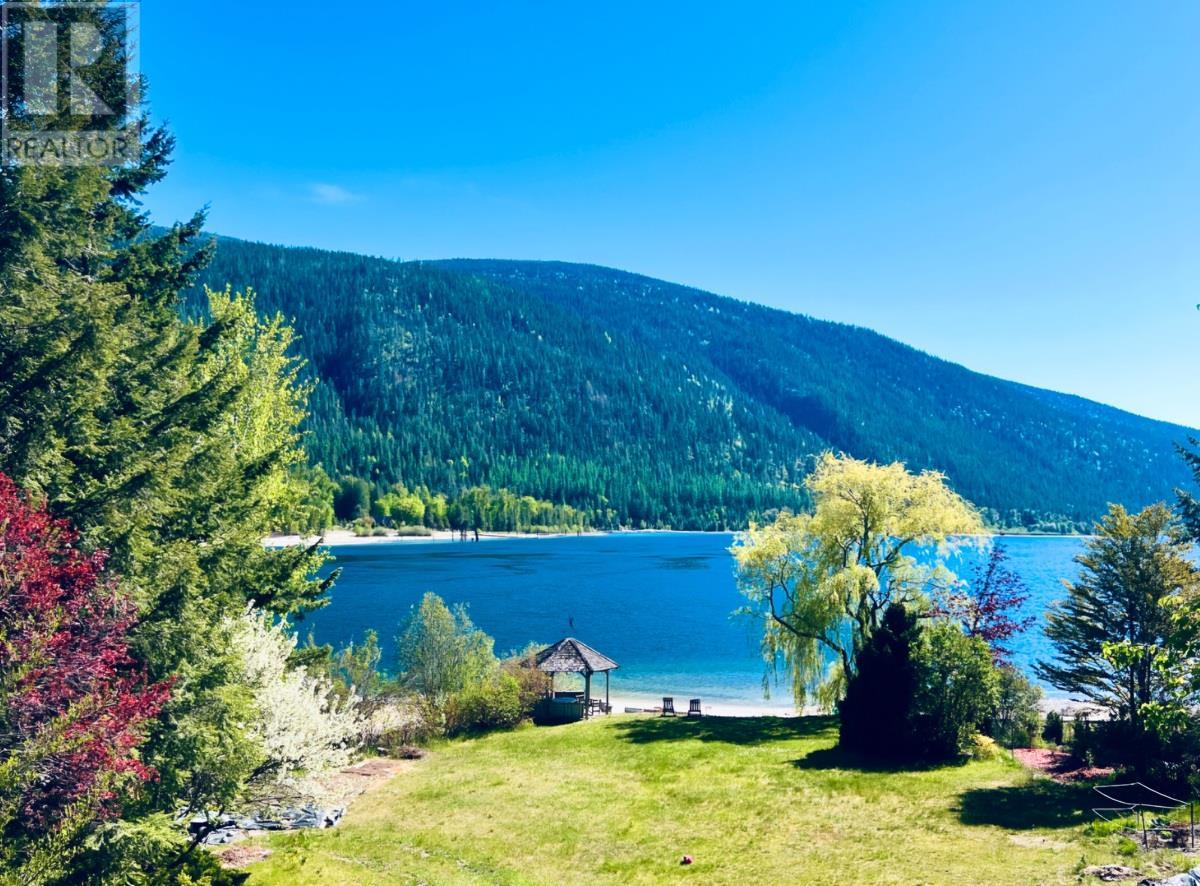 3946 MacGregor Road, Nelson, British Columbia