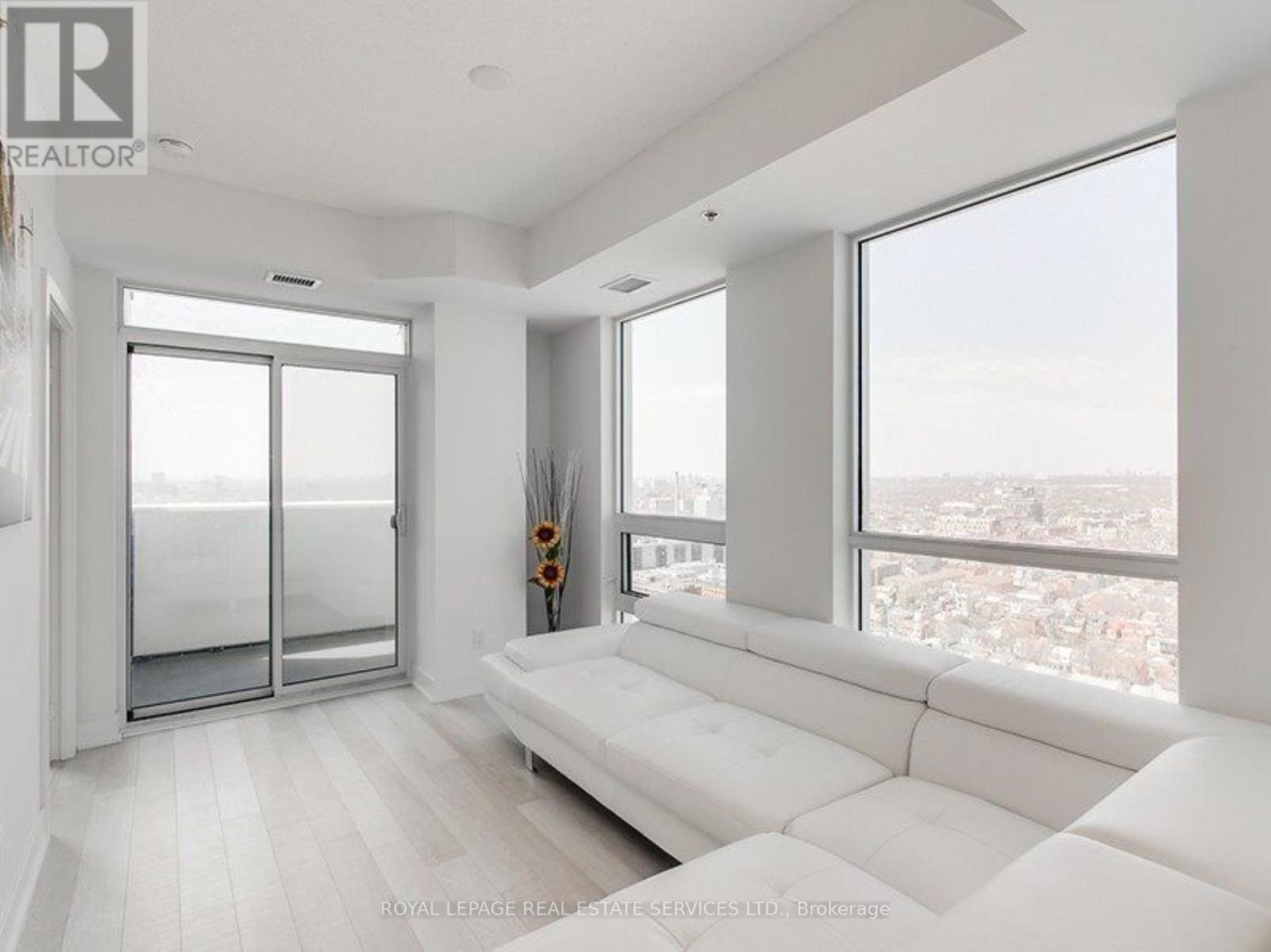 3011 - 318 Richmond Street W, Toronto, Ontario  M5V 0B4 - Photo 2 - C12133363