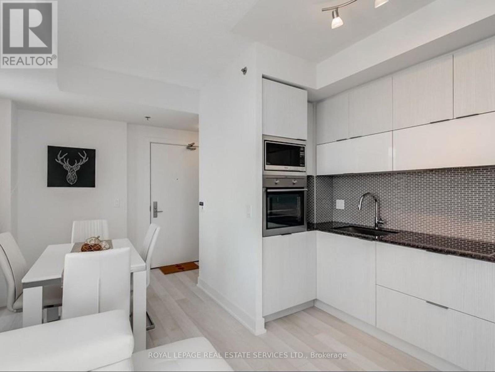 3011 - 318 Richmond Street W, Toronto, Ontario  M5V 0B4 - Photo 8 - C12133363