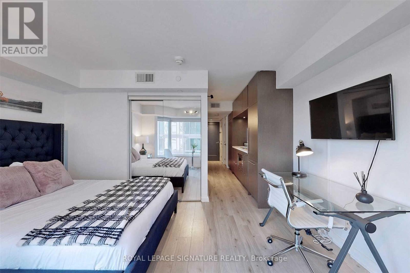 2212 - 155 Yorkville Avenue, Toronto, Ontario  M5R 0B4 - Photo 22 - C12133442