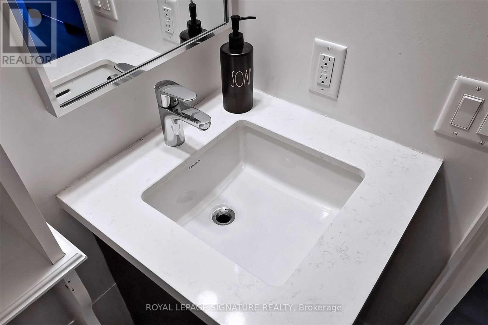 2212 - 155 Yorkville Avenue, Toronto, Ontario  M5R 0B4 - Photo 31 - C12133442