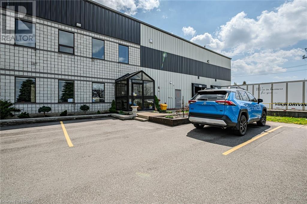 396 Henry Street, Brantford, Ontario  N3S 7W1 - Photo 3 - 40724293