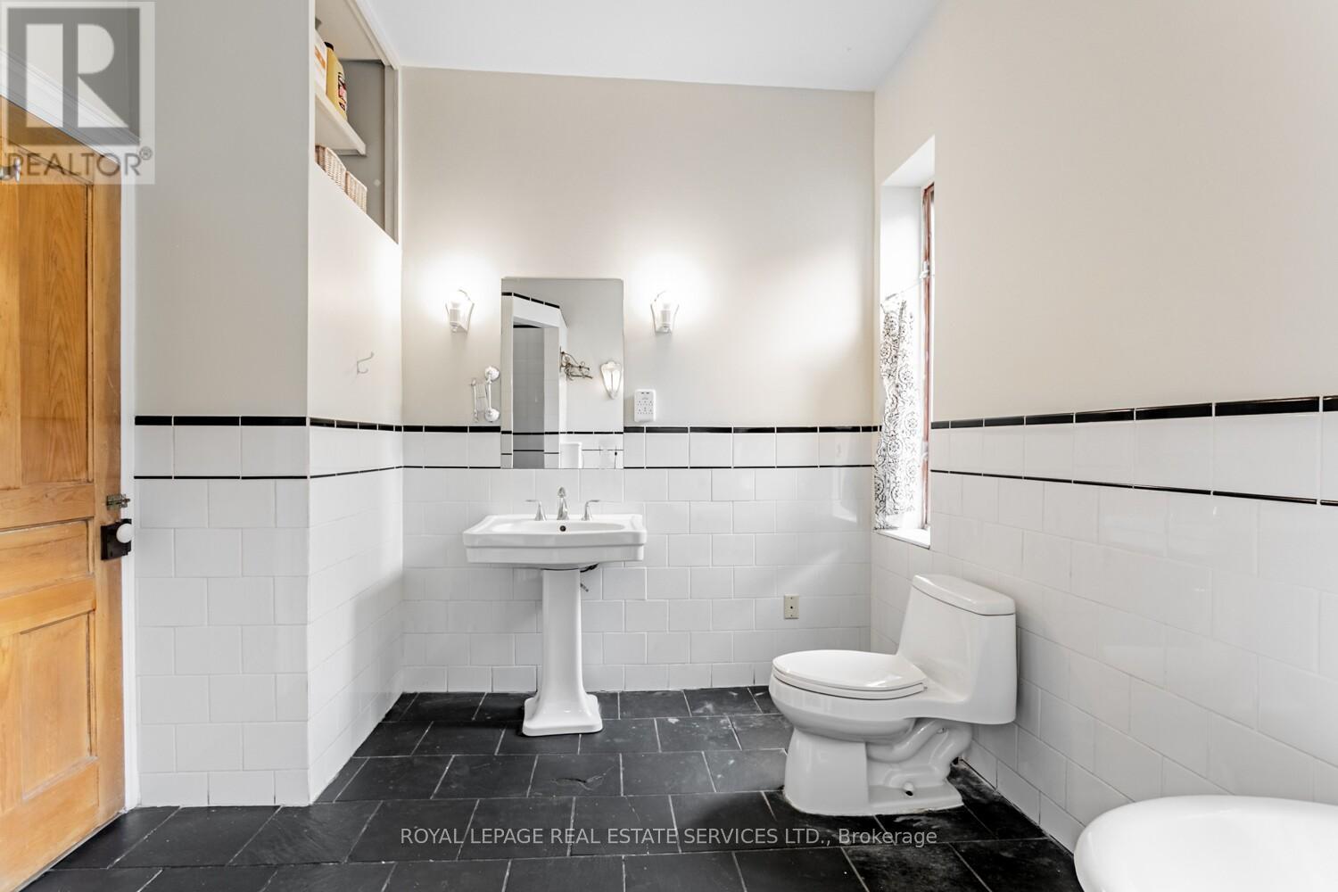 62 Lakeview Avenue, Toronto, Ontario  M6J 3B3 - Photo 13 - C12133573