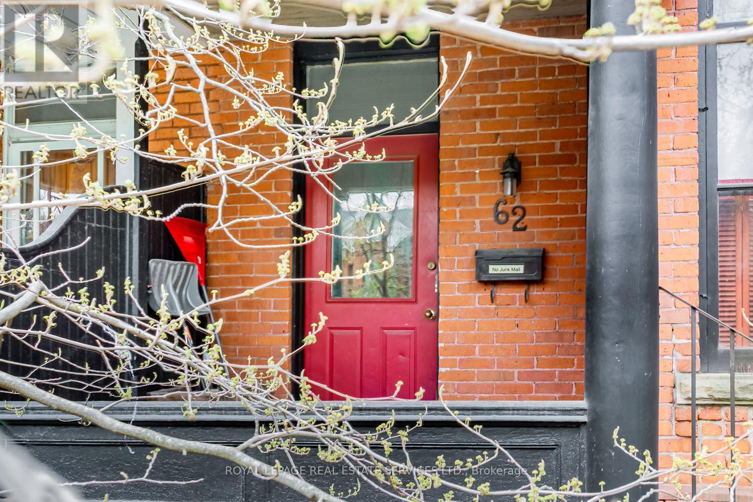 62 Lakeview Avenue, Toronto, Ontario  M6J 3B3 - Photo 3 - C12133573