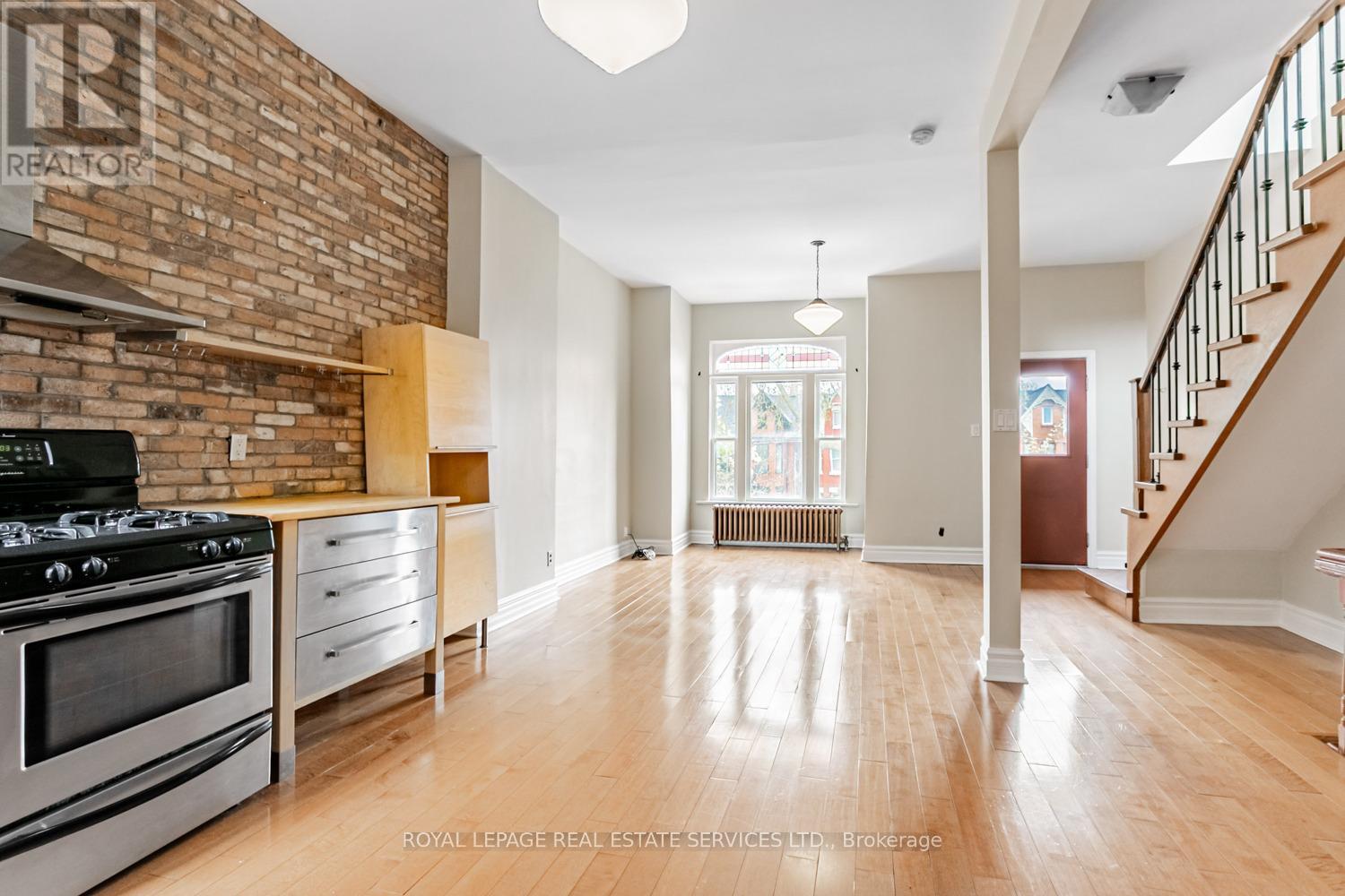 62 Lakeview Avenue, Toronto, Ontario  M6J 3B3 - Photo 7 - C12133573
