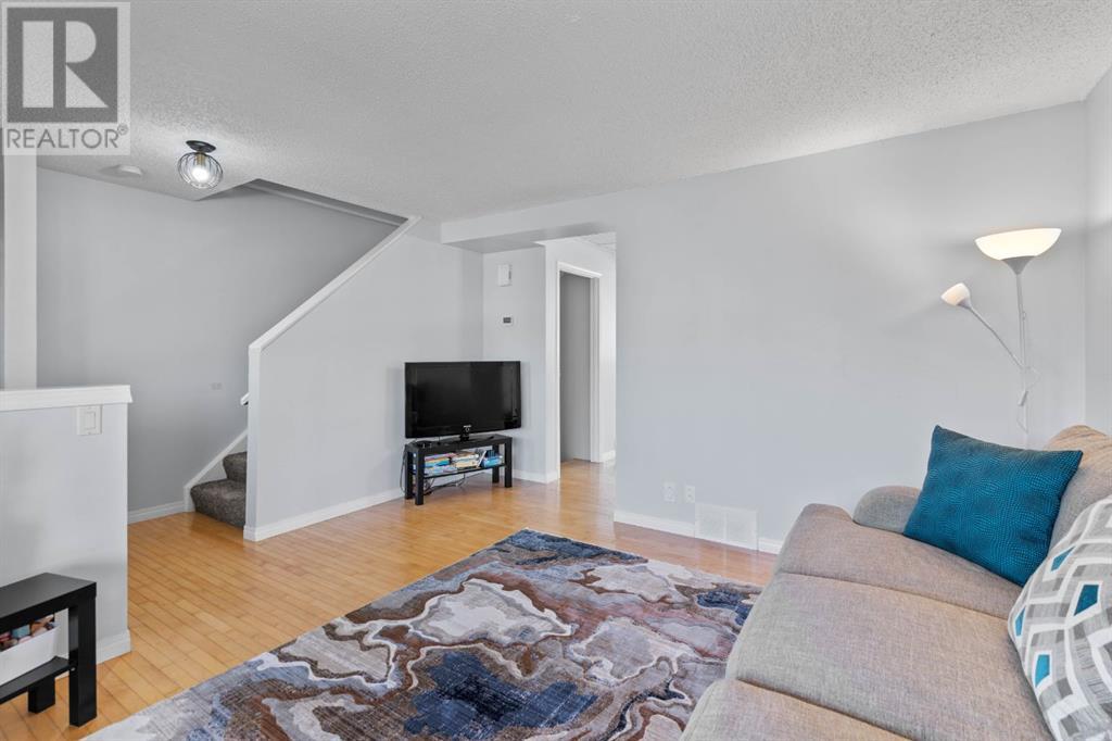 18 Queen Anne Close Se, Calgary, Alberta  T2J 6N6 - Photo 7 - A2218600