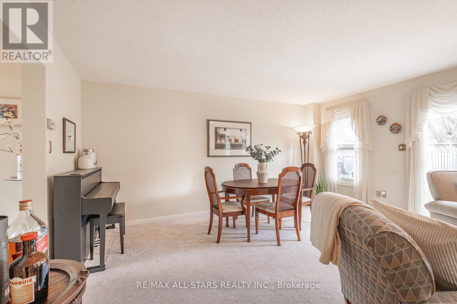 9 Steepleview Crescent, Richmond Hill, Ontario  L4C 9R1 - Photo 14 - N12133313